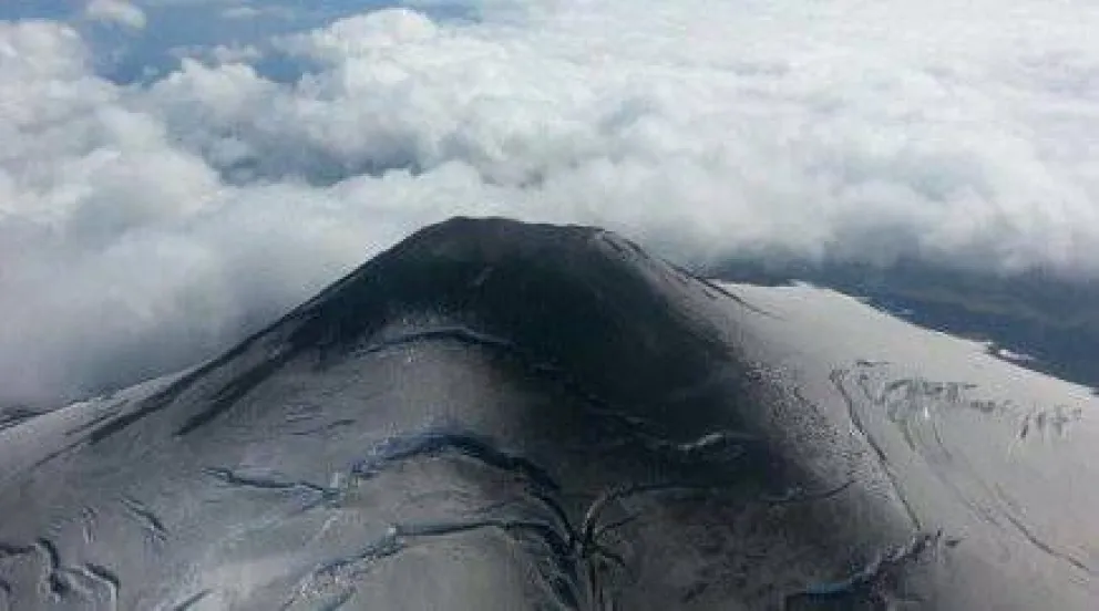 Elevan a "naranja" el nivel de alerta del volcán Villarrica