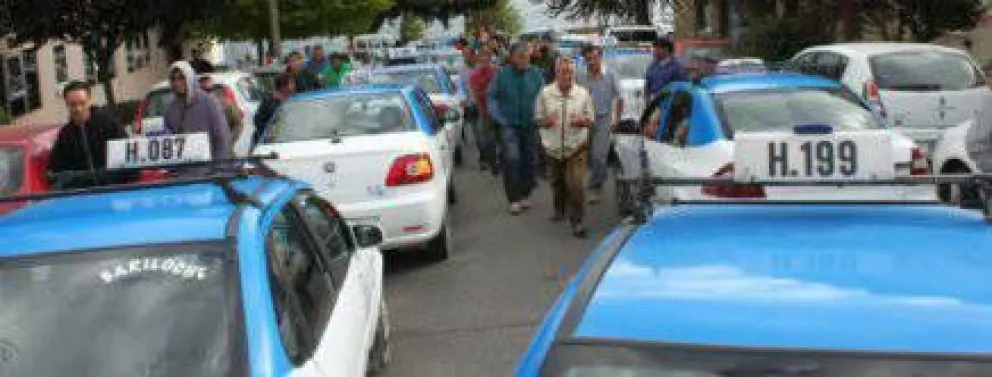 Masiva movilización de taxistas por más seguridad