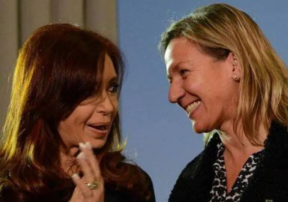 Pantalla gigante en el Centro Cívico para ver el discurso de Cristina