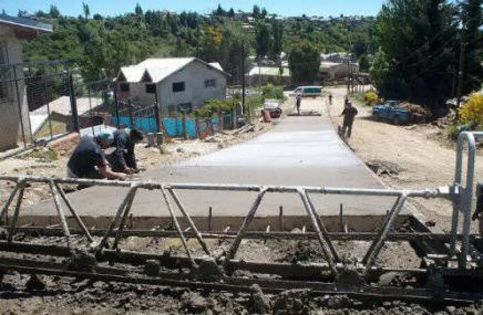 Firmaron contrato para la segunda etapa de pavimentación de 75 cuadras