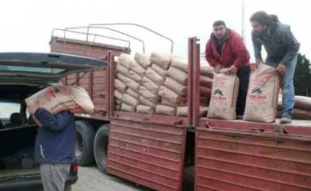 Del productor al consumidor: llega a Bariloche otro camión de azúcar