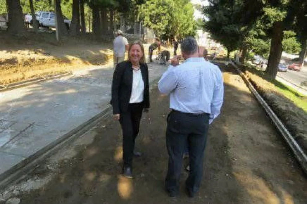 Comenzó la pavimentación de colectora sur y habilitaron la norte