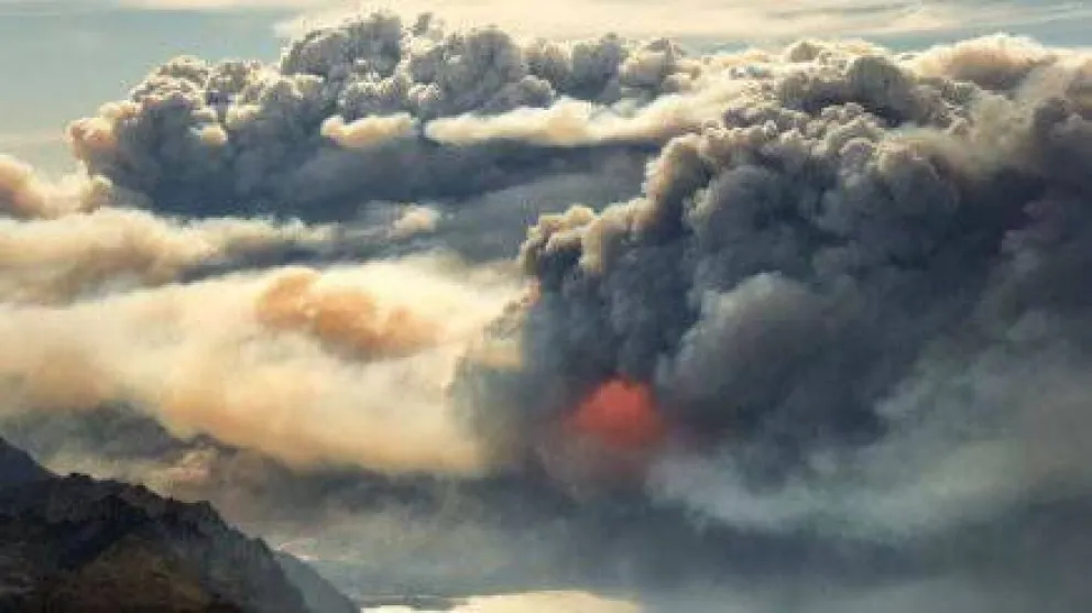 El fuego en Cholila sigue descontrolado