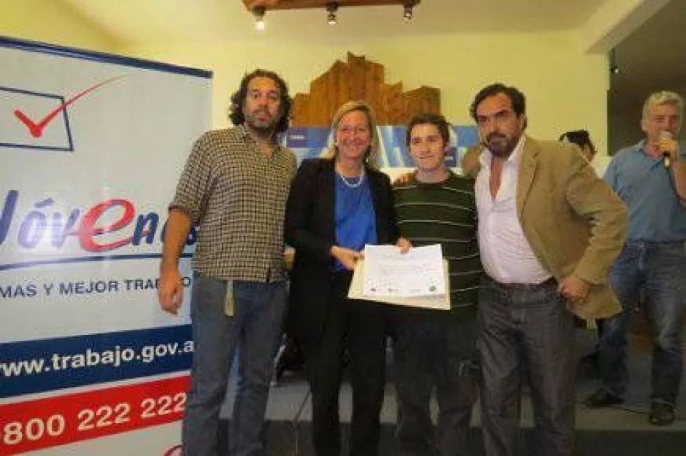 Retoman Curso de Introducción al Trabajo para jóvenes‏
