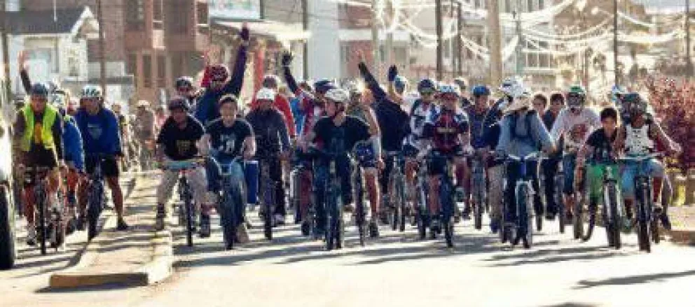 Ciclistas se movilizarán para reclamar banquinas en Bustillo