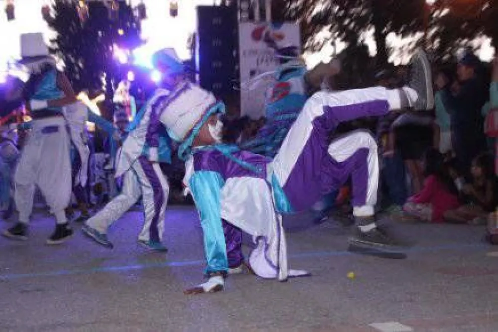 Color y alegría en la primera jornada de Carnaval