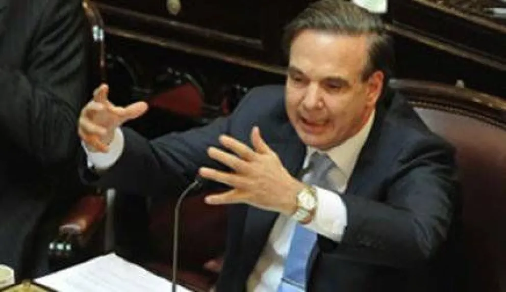 Pichetto calificó a D’Elía como “vendedor de humo”