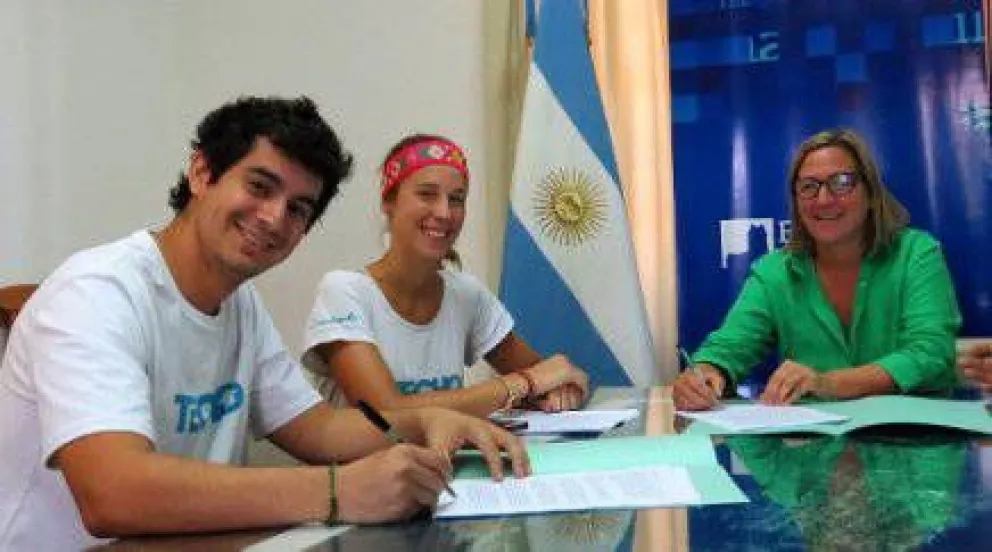 Aporte de 120 mil pesos a organización que construye casas en Bariloche
