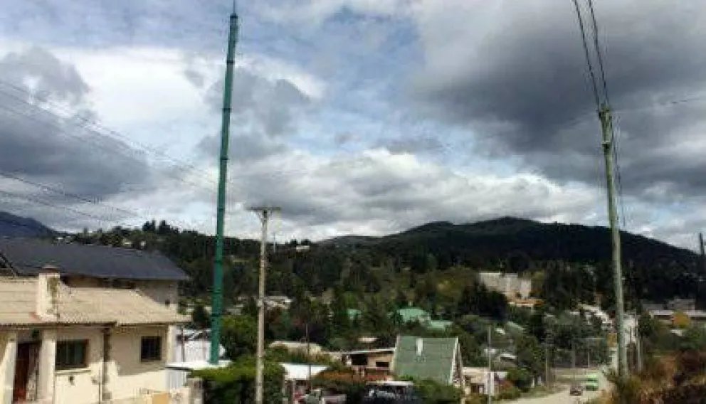 Aseguran que antena en El Mallín viola la normativa