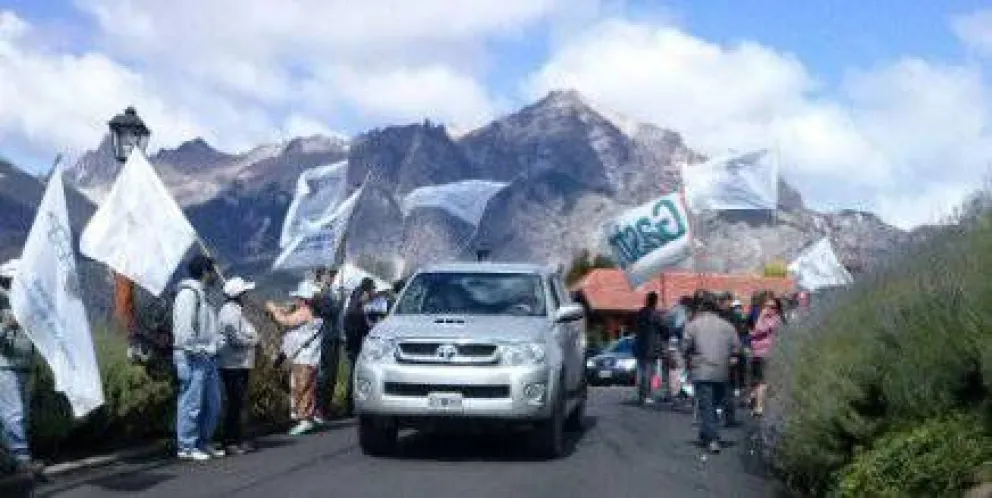 Nueva protesta de Uthgra en el Llao Llao
