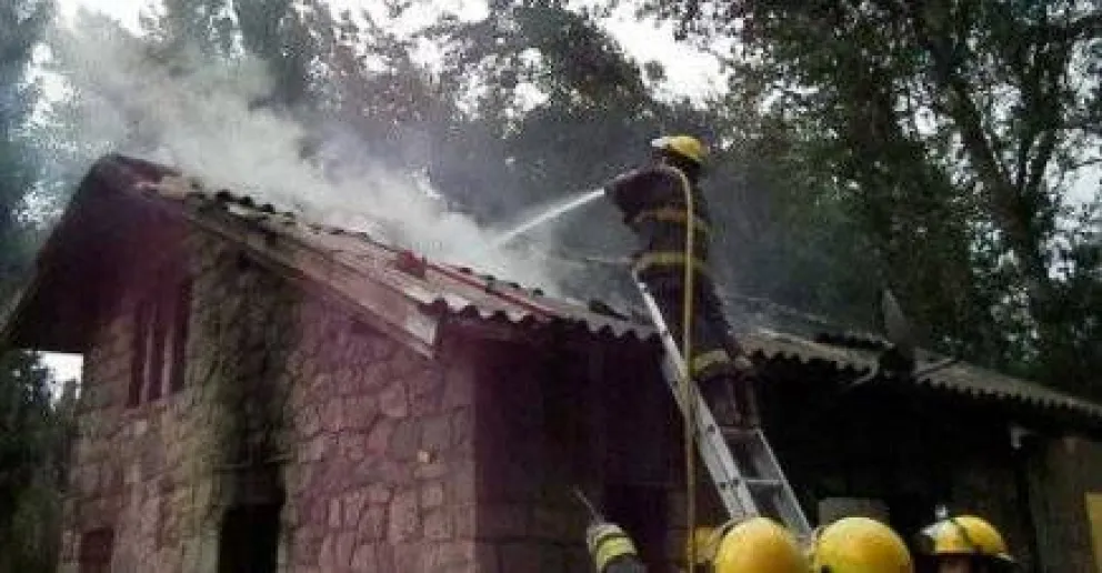 Incendio en casa disputada por el DPA y el Radio Club Nahuel Huapi