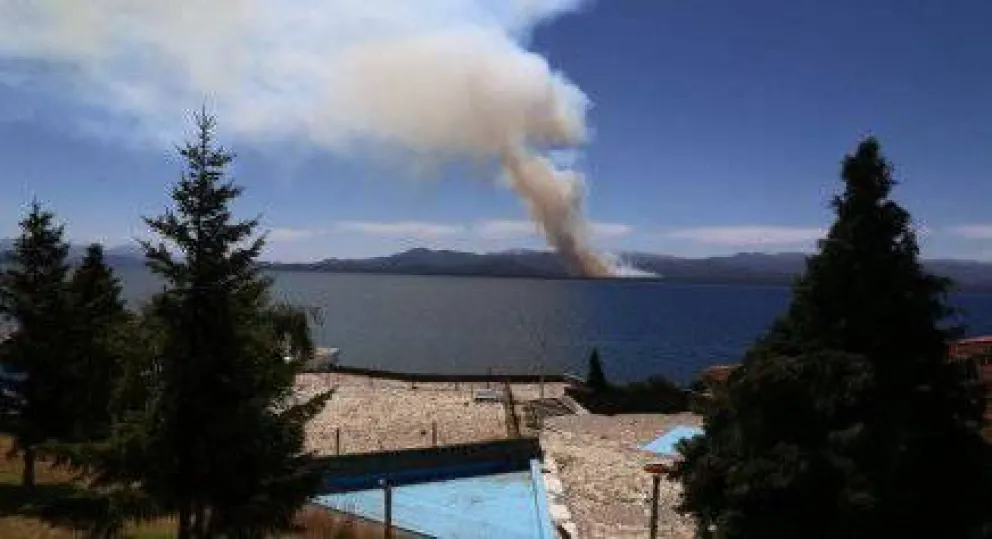 Volvió el fuego: está fuera de control