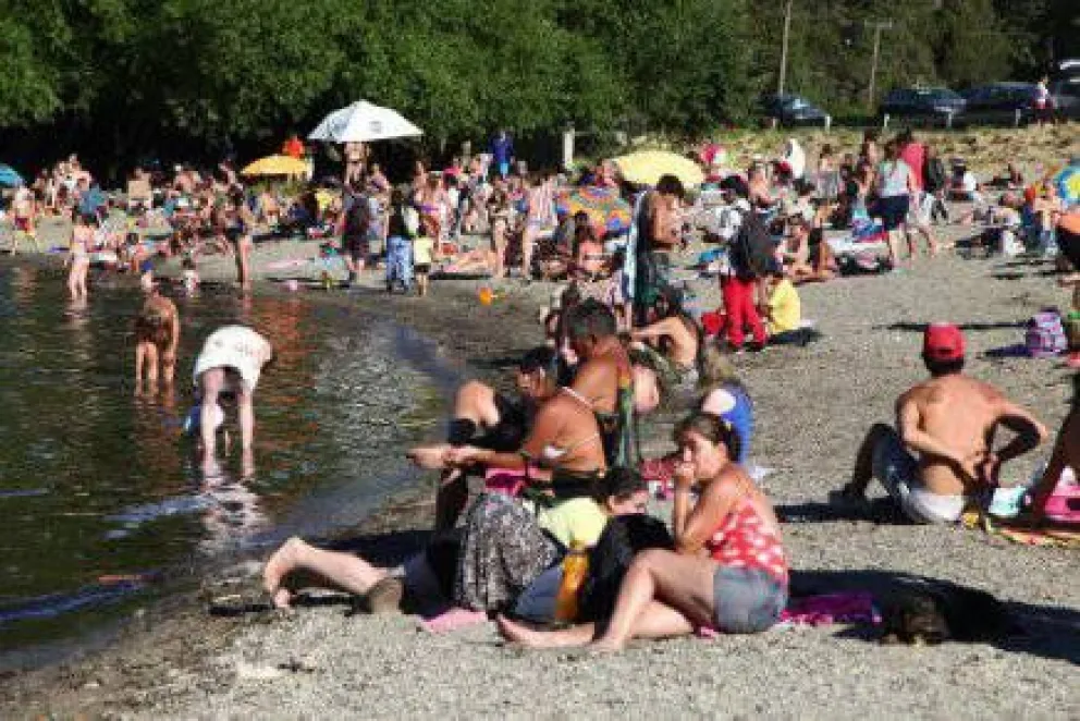 Arriban a Bariloche 3.500 personas por día