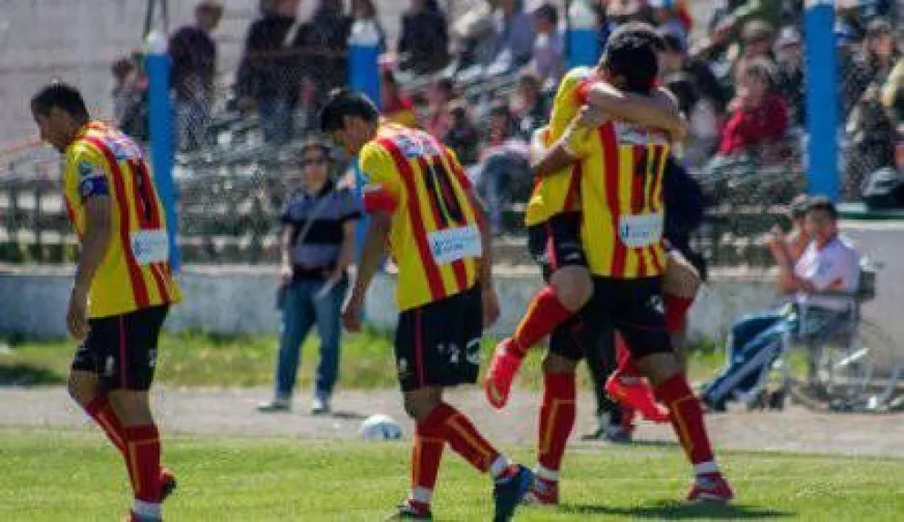 Cruz del Sur busca el pasaporte a semifinales