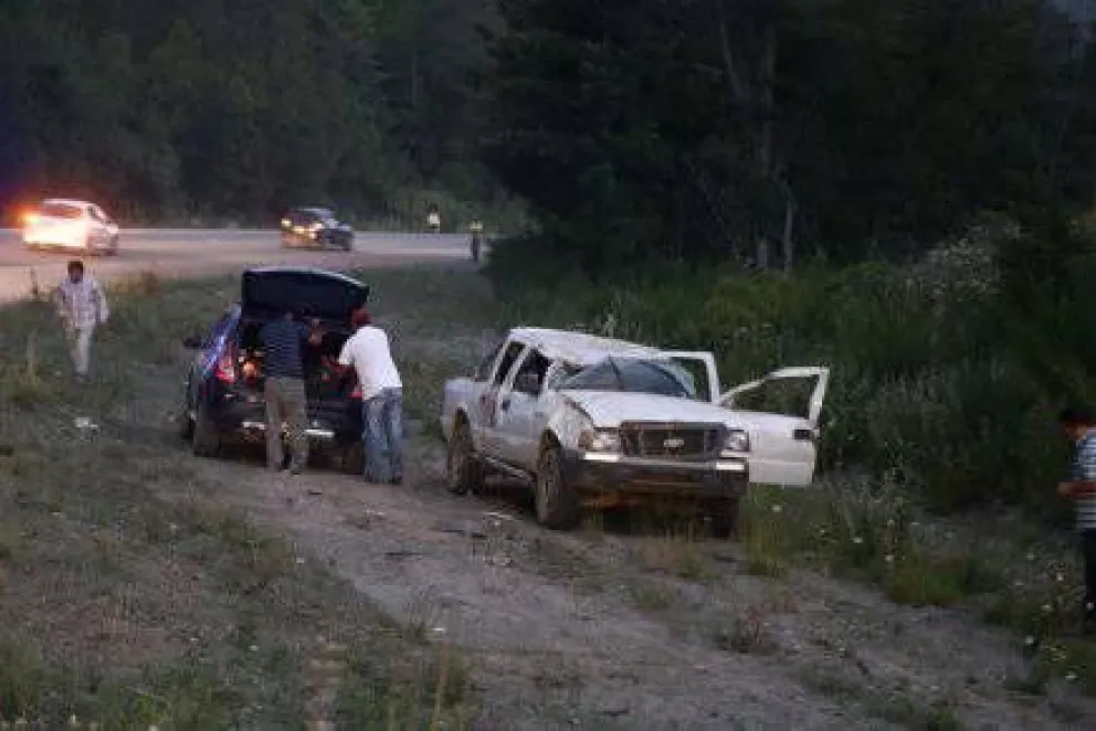 Autovuelco en ruta a La Angostura