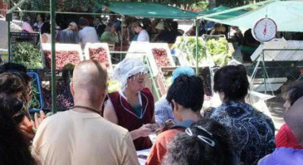 Vuelve la Feria Franca de Horticultores a la Plaza Belgrano