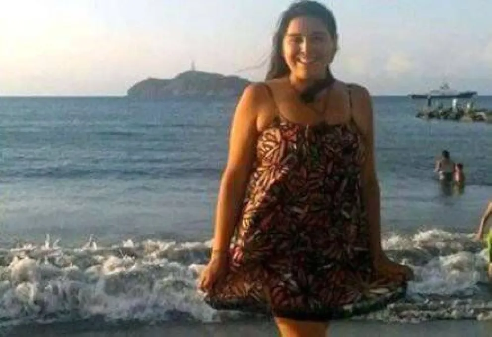 Paula podría ser trasladada en avión de línea