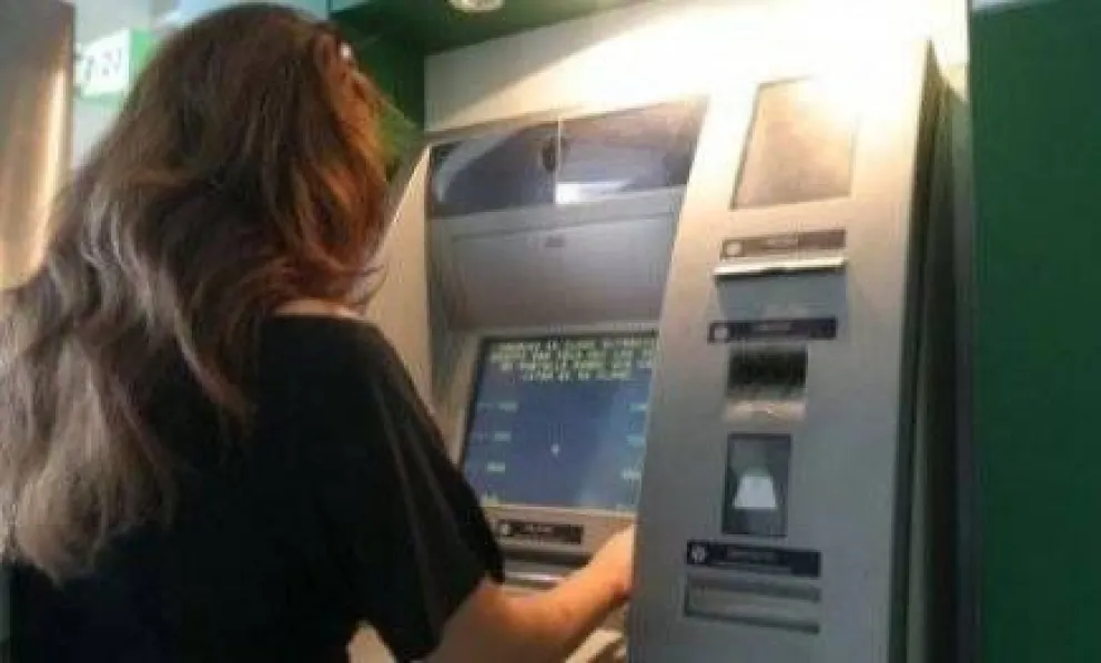 Comenzó el pago de sueldos a estatales