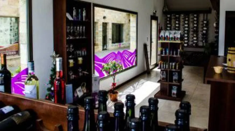 Inauguró la primera vinoteca de Dina Huapi