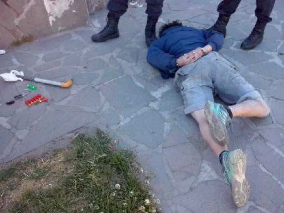 Detienen a un hombre que portaba una tumbera