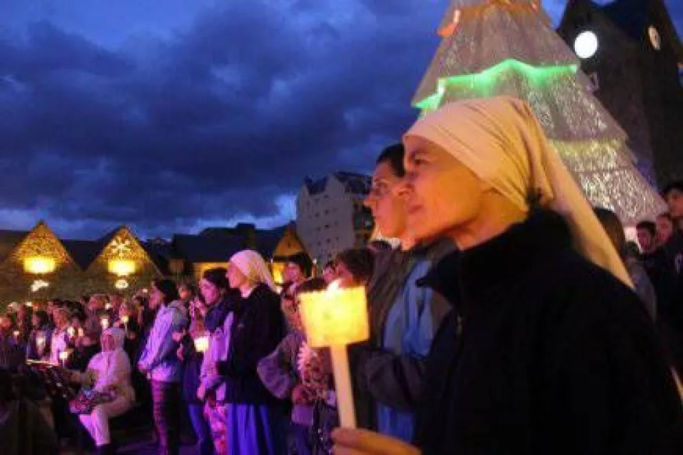 Buena concurrencia en la marcha navideña por la paz