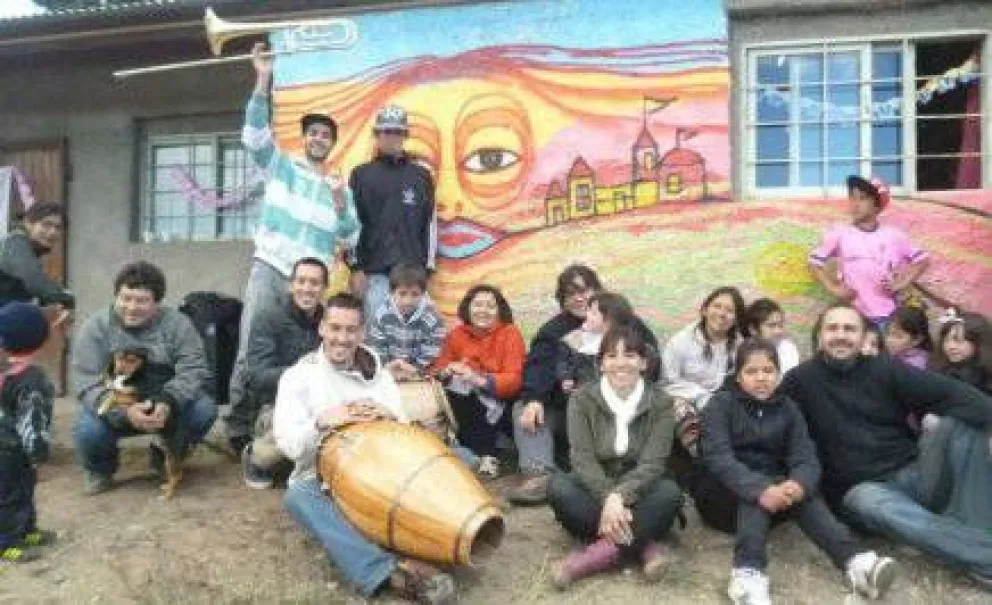 Pintada de mural, música y alegría en las 270 Viviendas