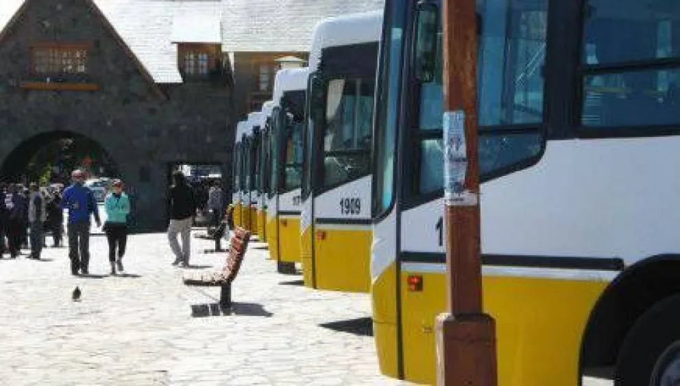 Concejales exigen detalles sobre la contratación de Autobuses Santa Fe
