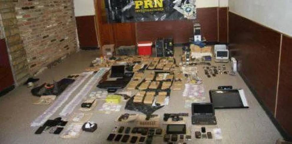 Secuestran 35 kilos de marihuana y detienen a cuatro personas
