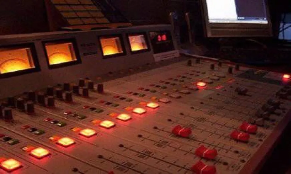 Radio estuvo fuera del aire por destrozos que provocó un rayo
