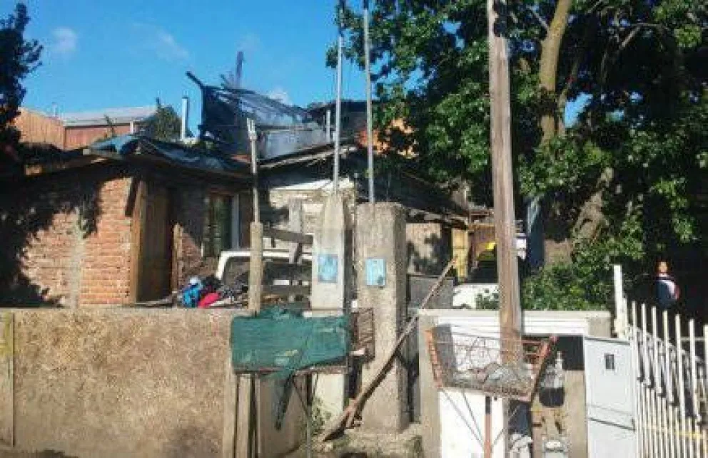 Incendio destruyó la planta alta de una vivienda