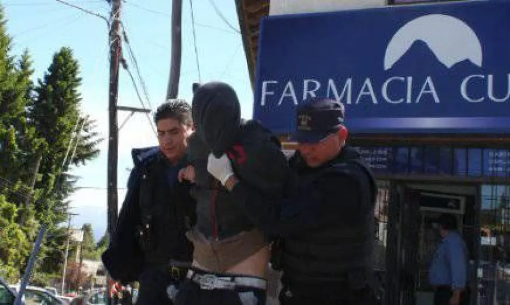 Deniegan excarcelación a dos detenidos por robo a farmacia