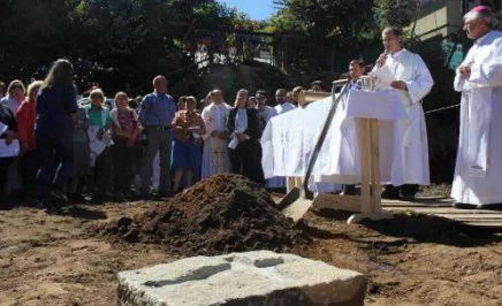 Colocaron la piedra fundamental de la nueva Inmaculada