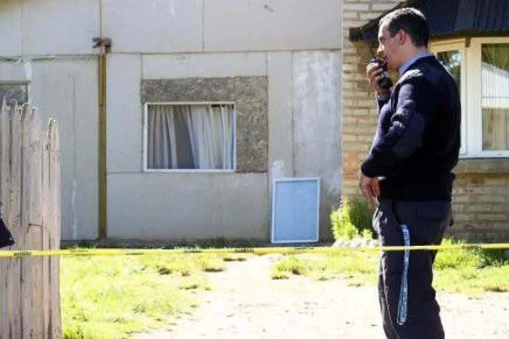 Policía que mató a su pareja “estaba ahogado de deudas”