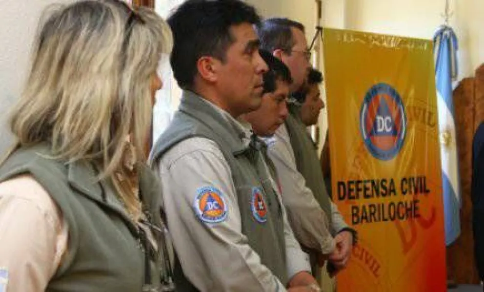 Trabajadores de Defensa Civil, distinguidos en su día