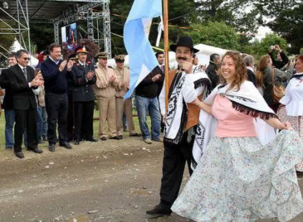 Sigue la fiesta en Dina Huapi