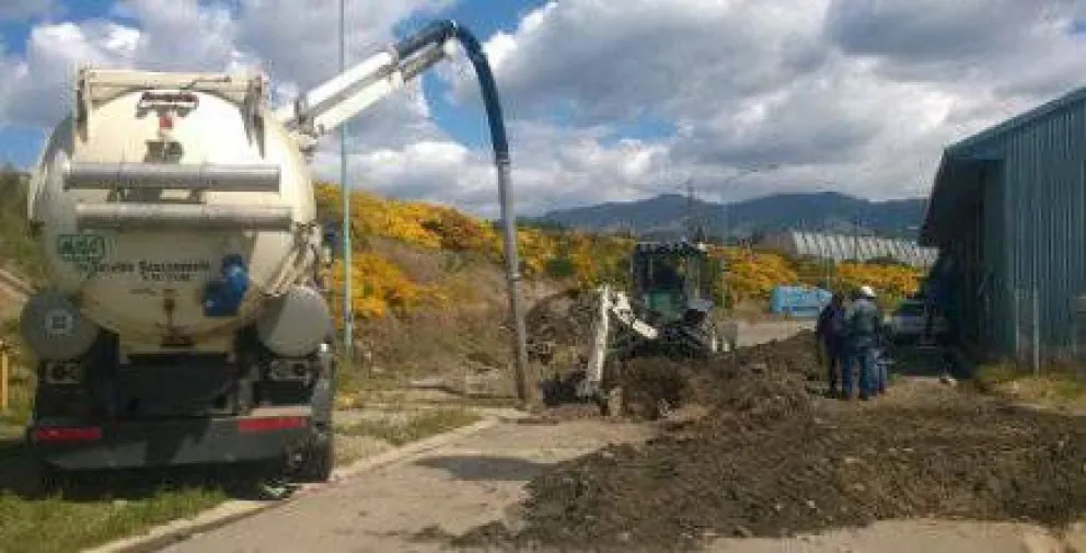 Repararon caño de impulsión de la planta depuradora