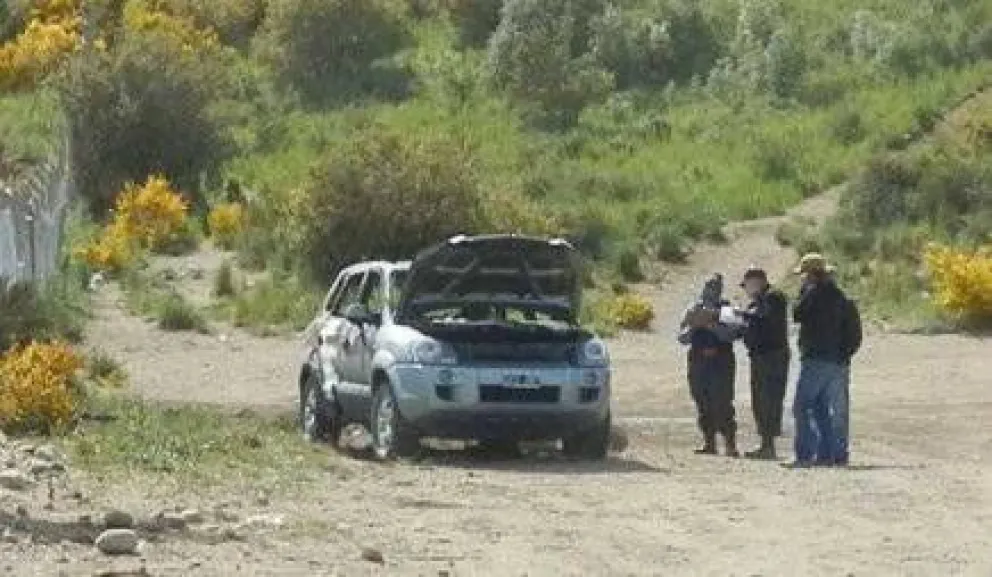 Violento robo y quema de vehículo