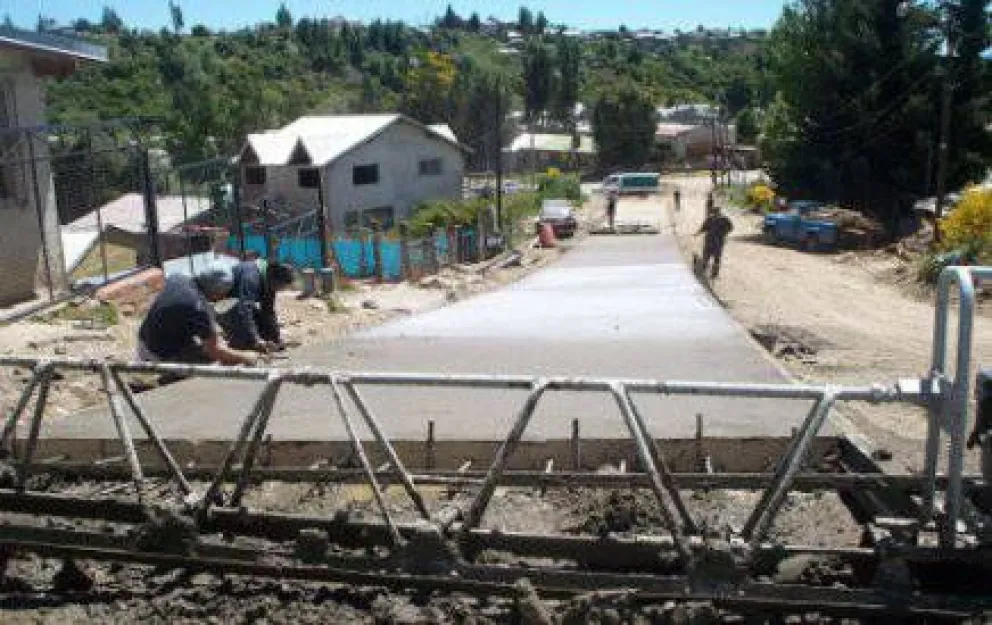 Pavimentan calle Colonia