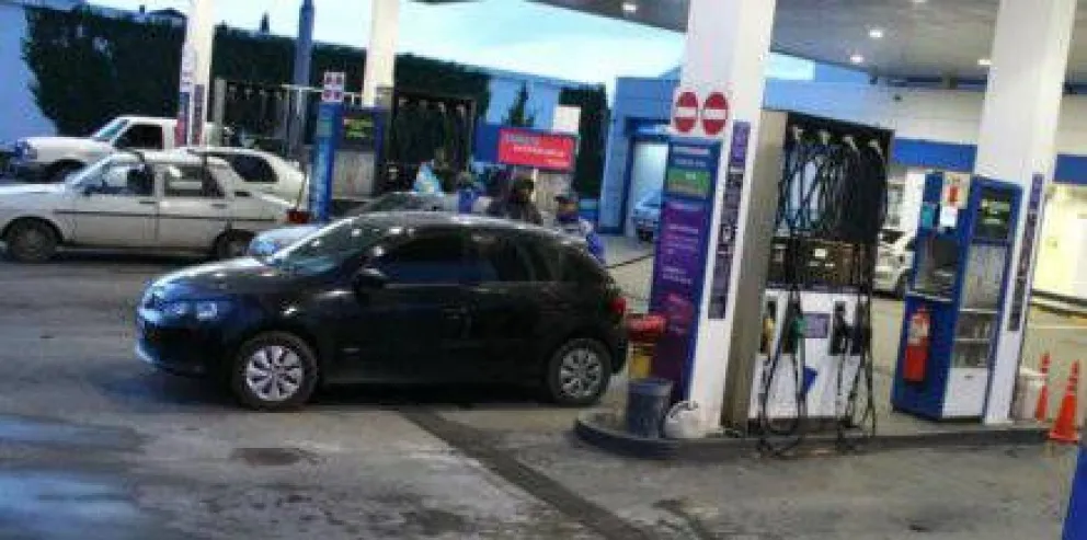 Trabajadores de estaciones de servicio de YPF paran este viernes