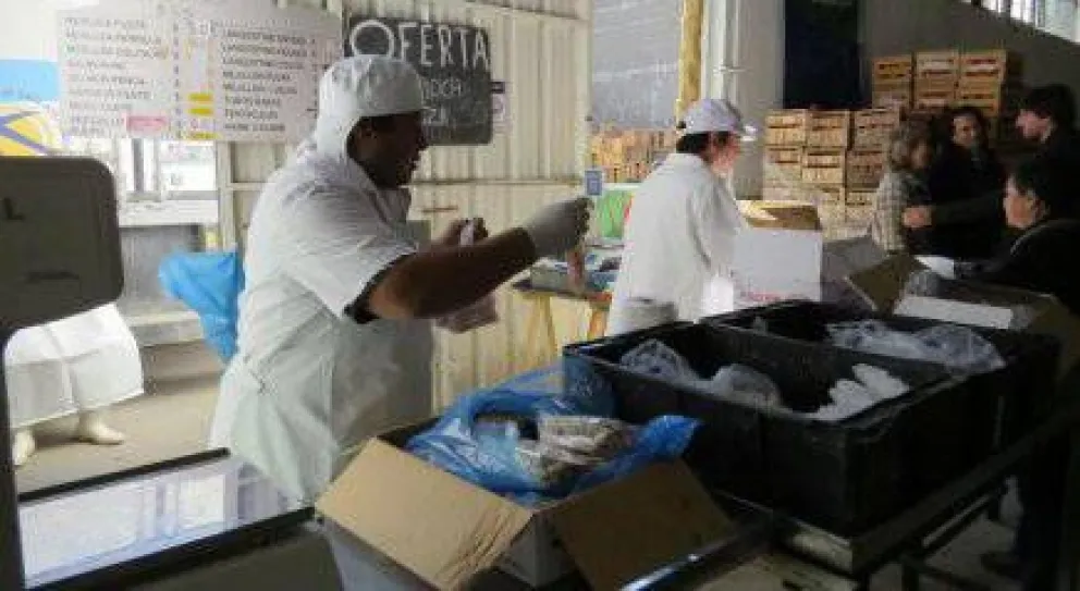 Frutas, verduras y pescados en el Mercado Comunitario