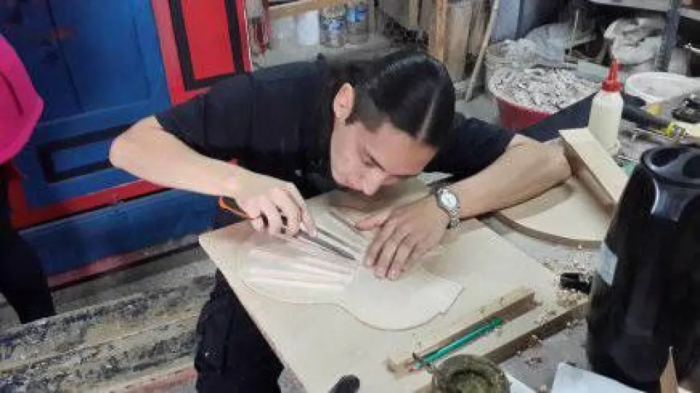 Forman nuevos luthiers en la Escuela La Llave