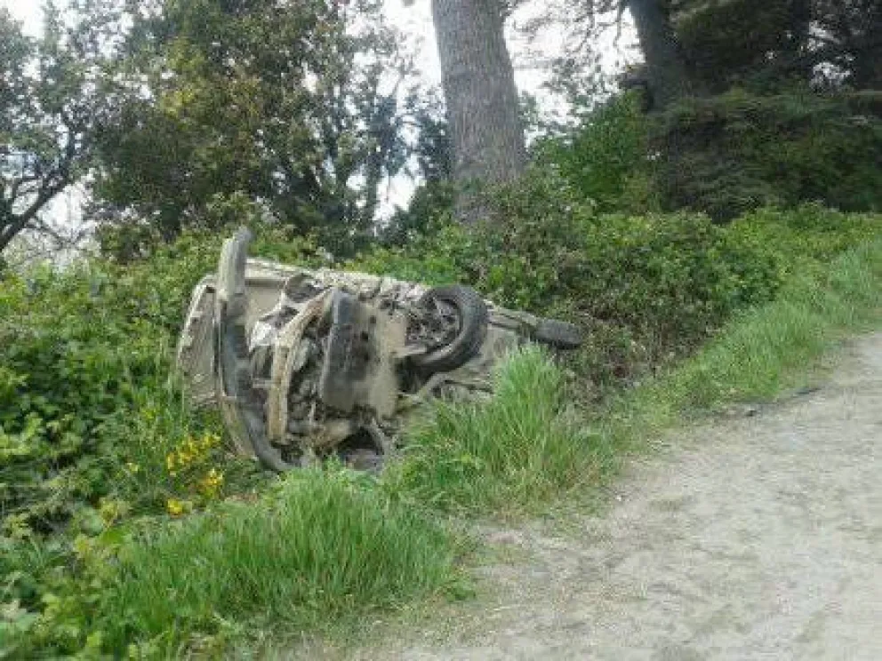 Impactante choque frontal en Bustillo