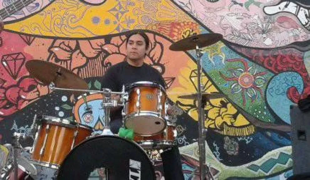 Murió reconocido músico tras chocar contra un cartel