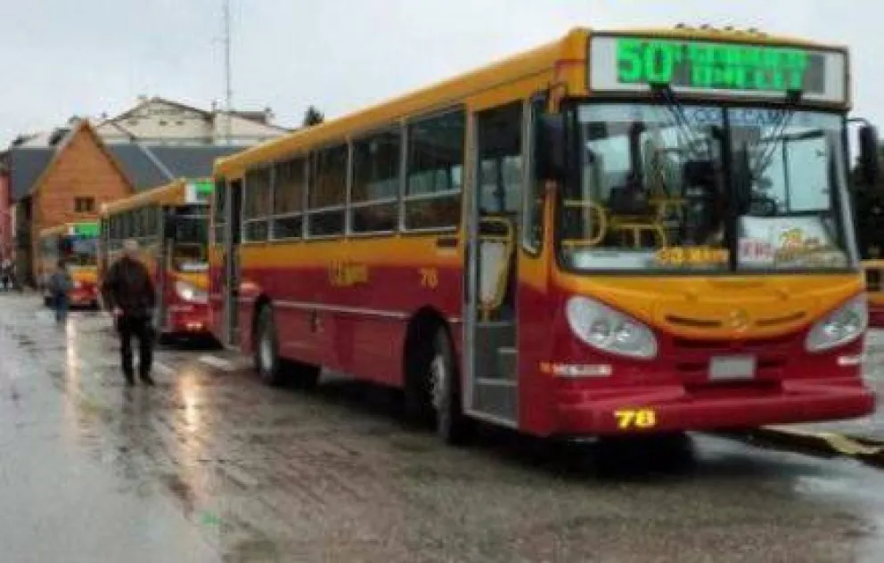 Quieren que colectivos y camiones recolectores tengan GPS