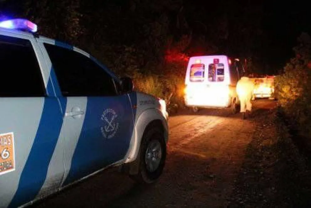 No aparecen señales del supuesto auto que habría caído al lago