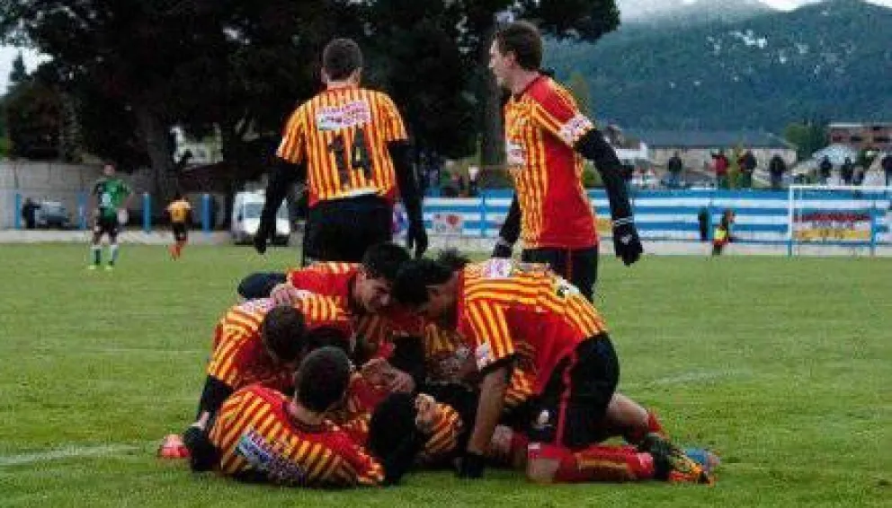 Cruz del Sur sacó ventaja sobre el final y se quedó con la victoria