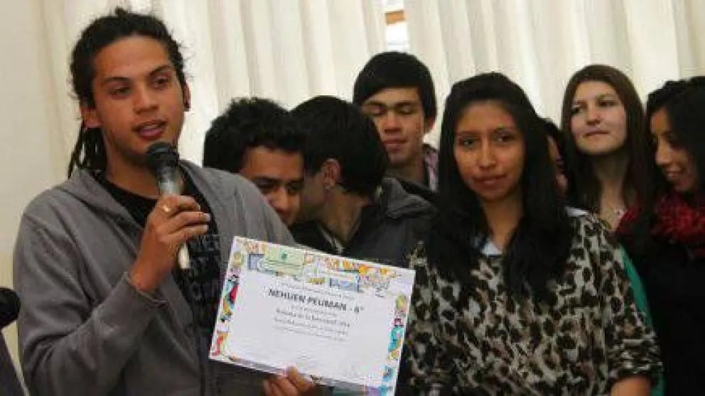 Los chicos recibieron sus premios con gran alegría