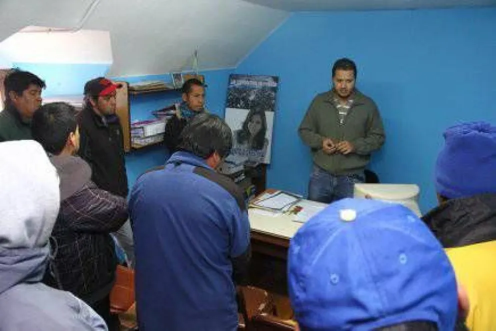 Trabajadores de la construcción reclaman por estancamiento de la obra pública