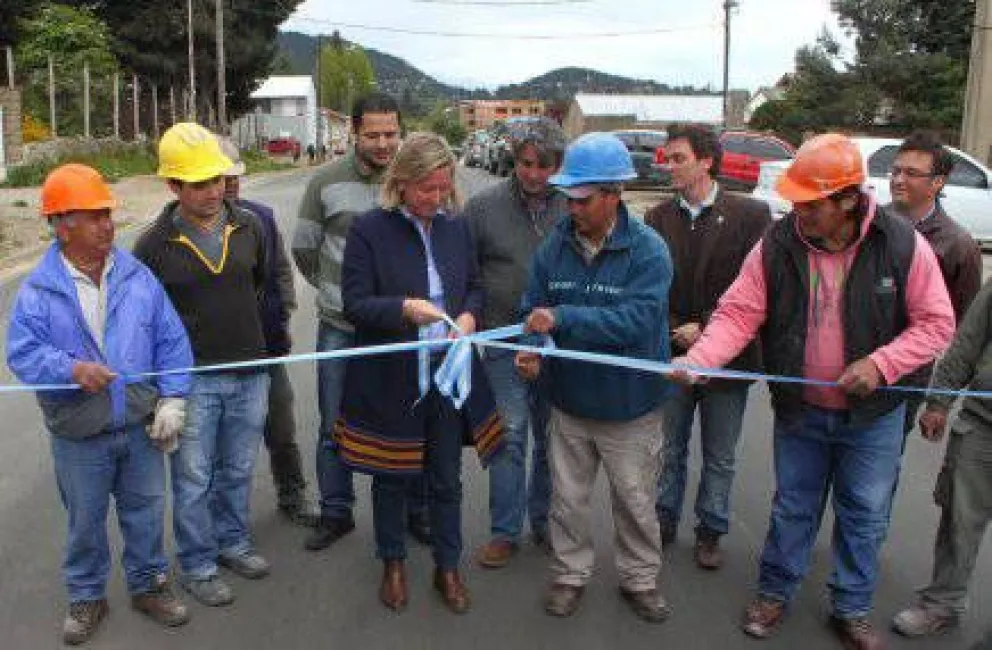 Inauguran asfalto de otras 20 cuadras