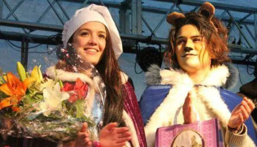 Lusanush y Agustín, reyes de la Semana de la Juventud